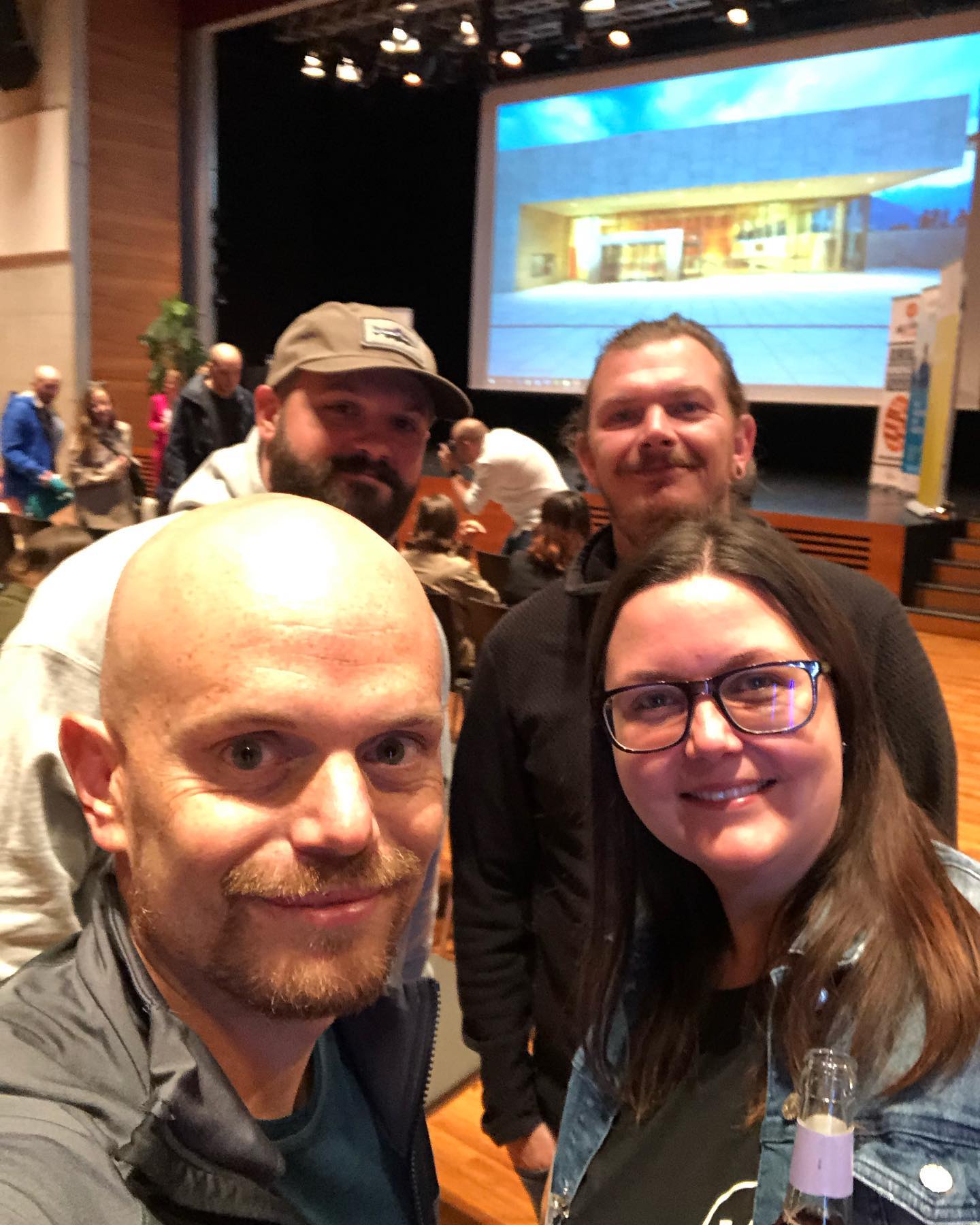 Wir sind heute auf der 16. Boja Fachtagung in Zell am See - Uns erwarten spannende Vorträge - Alles zum Thema - „Jugendliche Identitäten ermöglichen“ ➡️ Top !
.
.
.
.
#Boja #Zellamsee #bildung #workshop #workshops #akzente #oead #identität #jugend #oja #koja #megapoint #kwadrat #jugendarbeit